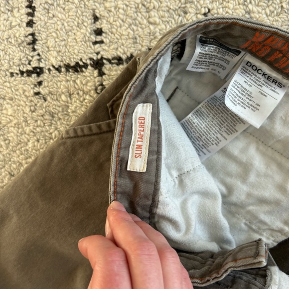 Dockers Slim Tapered Khaki Pants by Levi’s W32 L32 - Picture 5 of 7